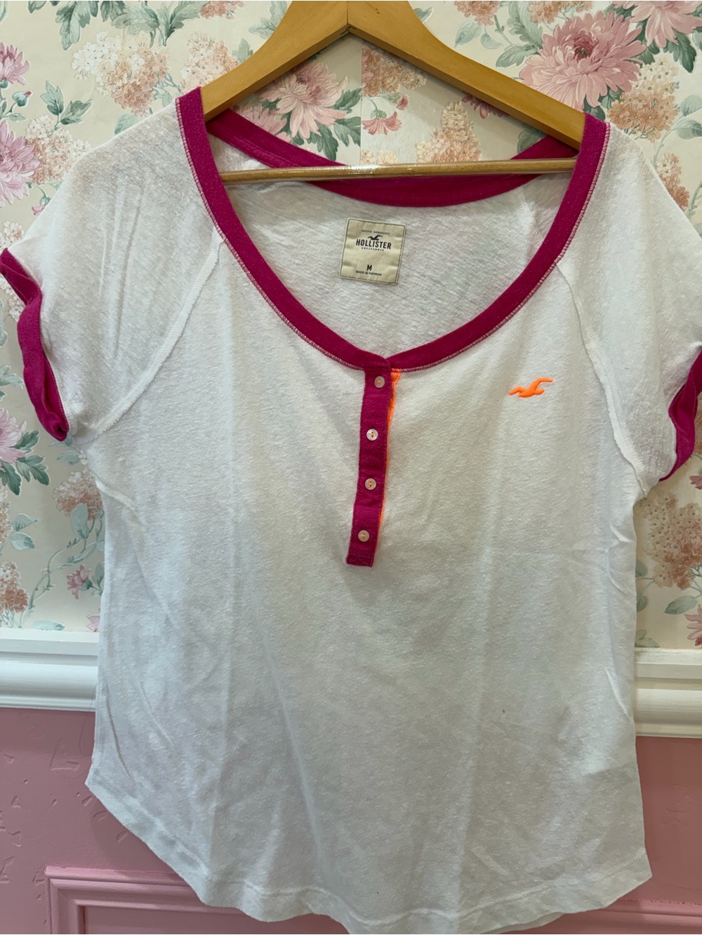 Y2K Hollister White Short-Sleeve Henley with Pink Trim